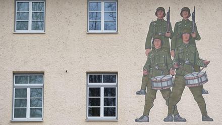 Die Hauptwache an der Hochstaufen-Kaserne in Bad Reichenhall (Bayern). Im Fall der mutmaßlichen sexuellen Belästigungen eines Soldaten durch Vorgesetzte bei den Gebirgsjägern der Bundeswehr stehen die Ermittlungen der Staatsanwaltschaft in Traunstein ganz am Anfang.