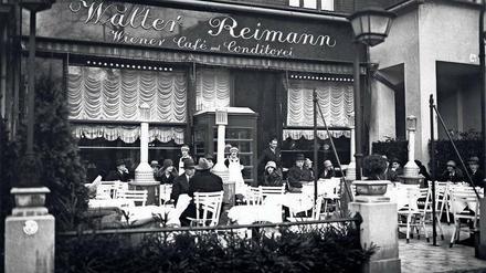 Gemütlich mit Koksofen. Das Café Reimann am Kurfürstendamm 35 im Jahr 1925.
