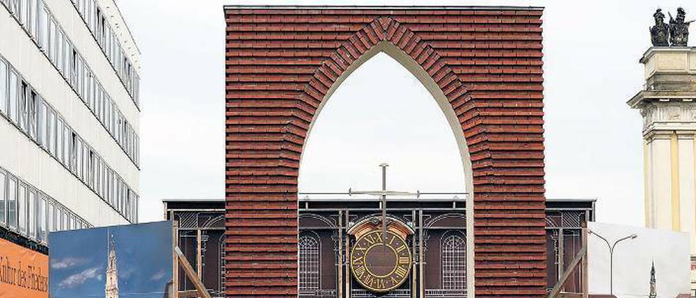 Nur noch Fragment. Das erhaltene Eingangstor der ehemaligen Potsdamer Garnisonkirche. 