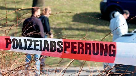 Vorbei ist nicht vorbei. Opfer einer Straftat zu werden, das kann jedem passieren. Betroffene lässt dieses Erlebnis jahrelang nicht los; es muss mühsam verarbeitet werden. Der „Weisse Ring“ hilft dabei – durch Zuhören, Beratung und mit Geld.