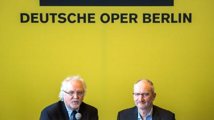 Generalmusikdirektor Donald Runnicles (l) und Intendant Dietmar Schwarz stellen die Saison 2017/18 der Deutschen Oper vor. 