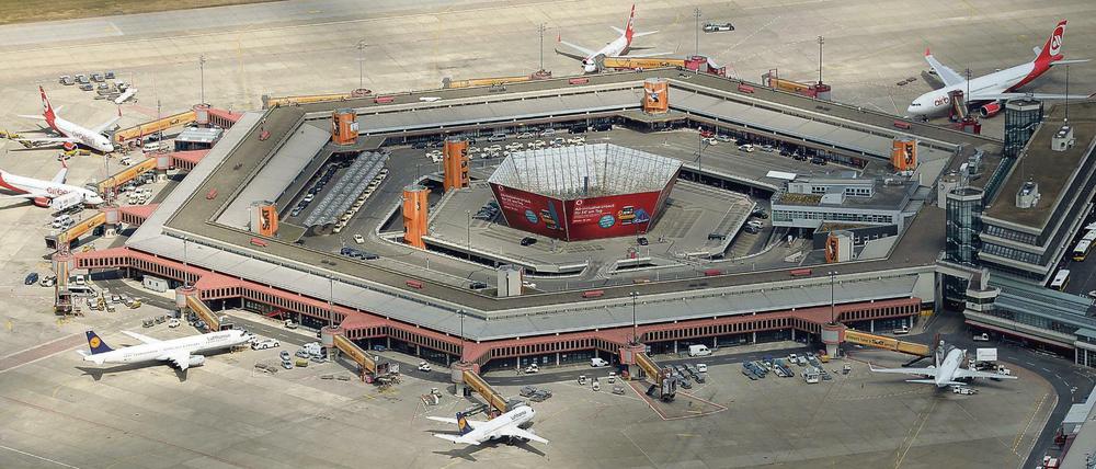 Abfertigungsalltag am Flughafen Tegel.