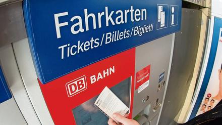 Ein Fahrkartenautomaten der Deutschen Bahn.