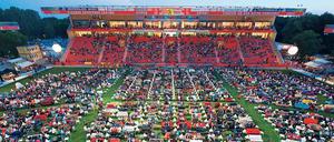 Überdimensioniertes Wohnzimmer: Bei der WM 2014 organisierte Union im Stadion an der Alten Försterei ein Public Viewing auf Sofas. 