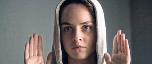 Allah ist groß. Sonia (Noémie Merlant) möchte auch für ihre Familie einen Platz im Paradies.