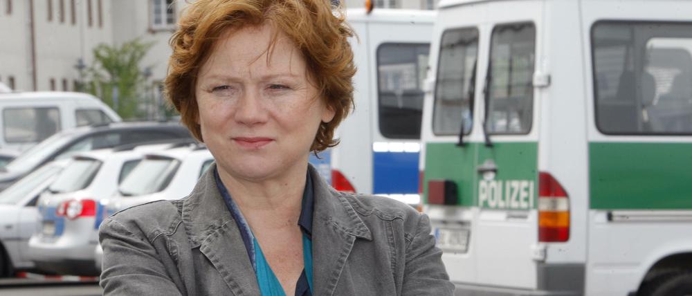 Imogen Kogge, geboren 1945 in Berlin, ist unter anderem für ihre Rolle als Johanna Herz in der ARD-Reihe „Polizeiruf 110“ bekannt. Sie spielte die altgediente Hauptkommissarin von 2002 bis 2010.