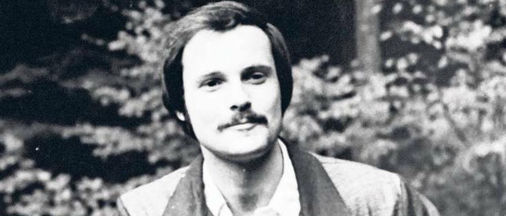 Sportlich, attraktiv, wortgewandt. So präsentierte sich der Agent in den 70er Jahren. Bevorzugtes Reiseziel: Goldstrand. 