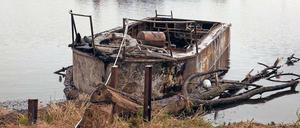 In der Rummelsburger Bucht brannten in der Nacht mehrere Boote ab. Feuerwehr und Polizei trafen erst zu spät ein, um die Brände zu löschen – vor allem wegen ihrer mangelhaften Ausstattung.