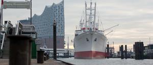 Der seit Wochen vermisste HSV-Manager Timo Kraus ist offenbar tot. Bei einer Wasserleiche wurde der Ausweis des Vermissten gefunden.