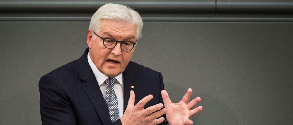 Ringen um die Demokratie: Der neue Bundespräsident Frank-Walter Steinmeier appelliert im Bundestag an seinen türkischen Kollegen Erdogan.