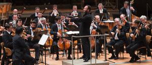 Auf Zehenspitzen. Kirill Petrenko dirigiert Mozarts Haffner-Sinfonie.