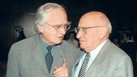 Der Autor und sein Kritiker. Walser mit Marcel Reich-Ranicki 1996 beim Literaturforum der jüdischen Gemeinde Frankfurt.