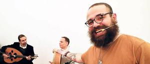 Lachen und Musik verbinden: Firas Alshater im "Diwan".