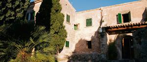 Der Legende nach soll eine Erscheinung zu einer steinernen Marienfigur geführt haben. Ihr zu Ehren wurde das Kloster Puig de Maria errichtet. 