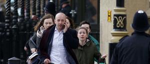 Menschen fliehen während der Evakuierung des britischen Parlaments in Londons Zentrum.