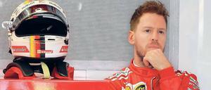 Kinnlade hochgeklappt. Sebastian Vettel will in der neuen Formel-1-Saison weniger über die Konkurrenz von Mercedes staunen und selbst wieder höhere Ziele in Angriff nehmen. Am Wochenende startet die Rennserie in Melbourne ins Jahr 2017. 