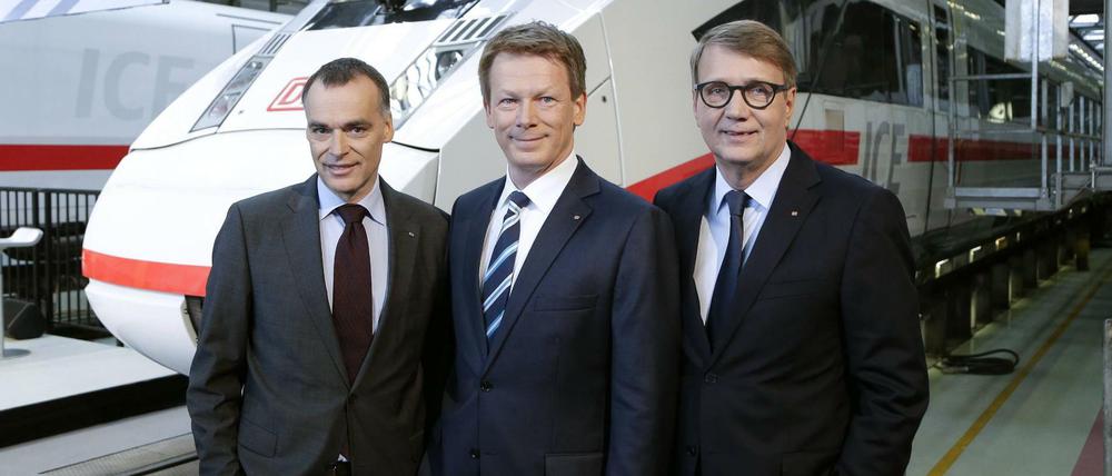 Bilanz in Berlin. Der neue Vorstandsvorsitzende der Deutschen Bahn, Richard Lutz (Mitte), im ICE-Werk Berlin-Rummelsburg - zusammen mit Berthold Huber, Ressort Verkehr und Transport (l.), und Ronald Pofalla (Infrastruktur). 