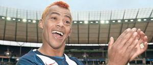 Marcelinho, 41, heißt eigentlich Marcelo dos Santos, in seiner Heimat Brasilien ist er als Marcelinho Paraiba bekannt. Der offensive Mittelfeldspieler kam im Sommer 2001 von Gremio Porto Alegre zu Hertha BSC und blieb fünf Jahre, in denen er 165 Spiele für Hertha BSC machte und dabei 65 Tore schoss. Später spielte er noch für Trabzonspor, den VfL Wolfsburg und zehn (!) brasilianische Klubs.