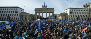 Marsch für Europa. Zahlreiche Demonstranten nahmen am Samstag in Berlin an einer Pro-EU-Demonstration teil