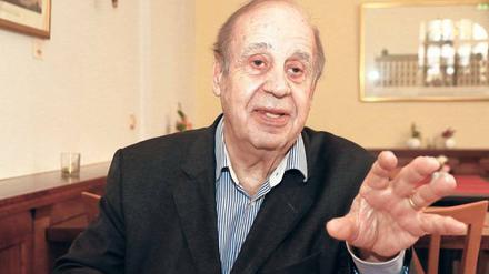 Jean Ziegler, 82, ist einer der bedeutendsten Globalisierungskritiker. Geprägt hat ihn vor allem seine Zeit als UN-Sonderberichterstatter für das Recht auf Nahrung (2000-2008). 