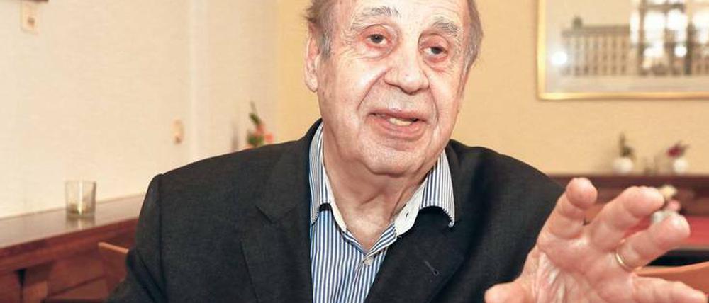 Jean Ziegler, 82, ist einer der bedeutendsten Globalisierungskritiker. Geprägt hat ihn vor allem seine Zeit als UN-Sonderberichterstatter für das Recht auf Nahrung (2000-2008).