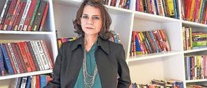 Die türkische Schriftstellerin Asli Erdogan, Jahrgang 1967, saß von Juli bis Dezember 2016 in Haft. Aufgrund internationaler Proteste kam sie vorübergehend frei. Doch ihr droht eine lebenslange Freiheitsstrafe.