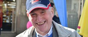 AfD-Chef Josef Dörr beim Straßenwahlkampf in der Saarbrücker Innenstadt. 