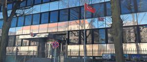 Evet oder Hayir. Ab Montag können etwa 139 000 Wahlberechtigte im türkischen Generalkonsulat an der Heerstraße über die umstrittene Verfassungsreform in der Türkei abstimmen.