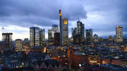 Vor allem die Bankentürme bilden die markante Skyline von Frankfurt.