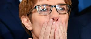 Die saarländische Ministerpräsidentin Annegret Kramp-Karrenbauer (CDU) lässt sich bei der Landtagswahl im Saarland auf der CDU-Wahlparty in Saarbrücken feiern.