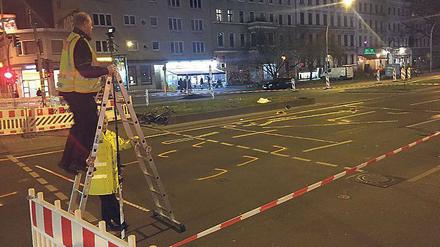 Am Sonnabend wurde an dieser Kreuzung ein Radfahrer überfahren. Spezialisten der Polizei sperrten fünf Stunden lang die Kreuzung.