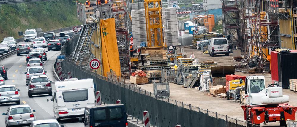 Autobahnbau ist teuer - die Maut soll zusätzliches Geld bringen.