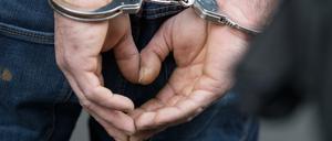 Der Hauptverdächtige gab sich als junges Mädchen aus um das Vertrauen der Kinder zu erlangen.