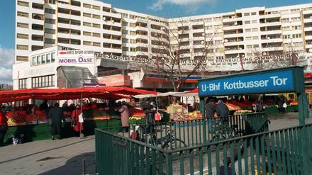 Der Bezirk Friedrichshain-Kreuzberg will das Vorkaufsrecht für das Neue Zentrum Kreuzberg prüfen.