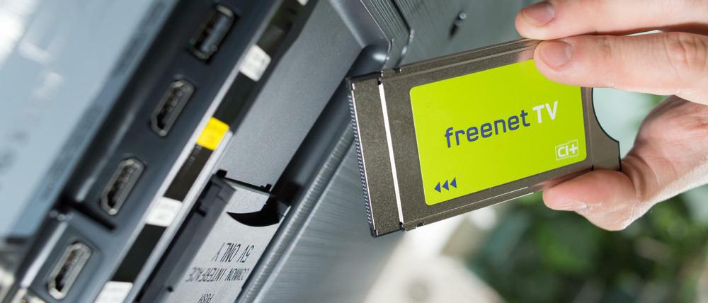 Um die verschlüsselten Privatsender zu sehen, wird bei DVB-T2-Fernsehern ein Freenet-Modul und ein Jahresabo für 69 Euro benötigt.