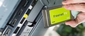 Um die verschlüsselten Privatsender zu sehen, wird bei DVB-T2-Fernsehern ein Freenet-Modul und ein Jahresabo für 69 Euro benötigt.