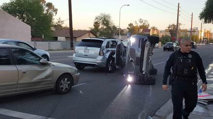 Ende einer Testfahrt. Uber gibt an, dass nicht der Roboterwagen den Unfall verursachte, sondern ein anderes Fahrzeug die Vorfahrt missachtete. 