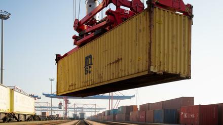 Ein Container der Reederei MSC beim Logistikunternehmen Eurokombi im Hafen von Hamburg.
