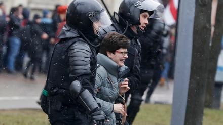 Mit Härte geht die Polizei in Minsk gegen Demonstranten vor, die gegen das Lukaschenko-Regime protestieren.