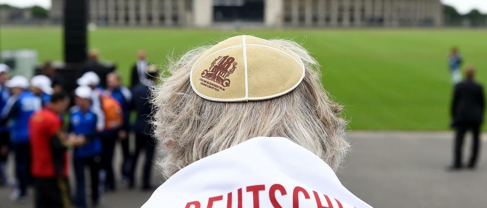 Wie sicher sind Juden in Deutschland? Wird genug auf Antisemitismus geachtet? Nein, finden die Rabbiner Abraham Cooper und Yitzchok Adlerstein. 