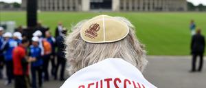 Wie sicher sind Juden in Deutschland? Wird genug auf Antisemitismus geachtet? Nein, finden die Rabbiner Abraham Cooper und Yitzchok Adlerstein.