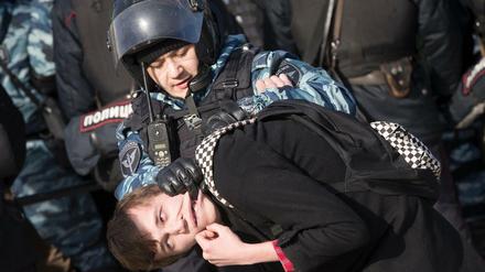 Wie hier in Moskau gingen die Sicherheitskräfte hart gegen die Demonstranten vor. 