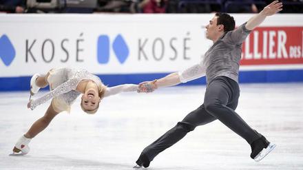 Schwer erleichtert. Aljona Savchenko und Bruno Massot drehen zu Silber.