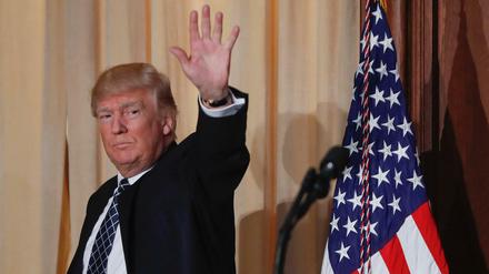 Donald Trump und sein Chefstratege Stephen Bannon greifen das Establishment an.