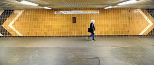 Alles so schön bunt hier. Der U-Bahnhof Cottbusser Platz in Hellersdorf, eröffnet im Sommer 1989.