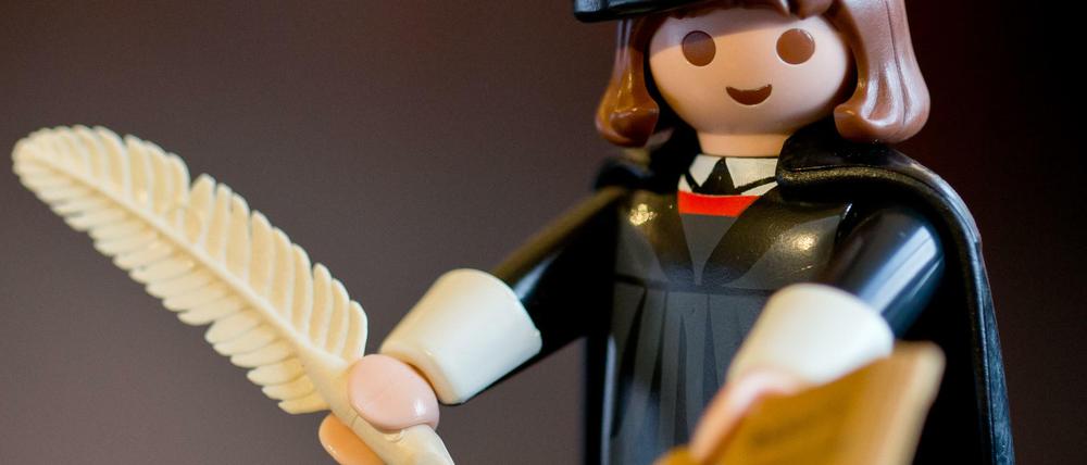 Mini-Mönch mit Fallsucht. Die Playmobil-Figur von Martin Luther.