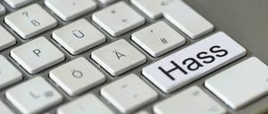 Entwickelt werden algorithmische Lösungen gegen Hassbotschaften im Internet.