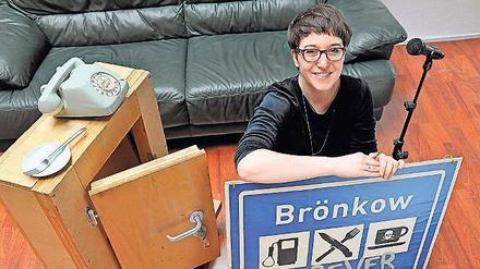 Mag Geschichten und Geräusche: Die Regisseurin von „Brönkow Forever“, Johanna Steiner. 