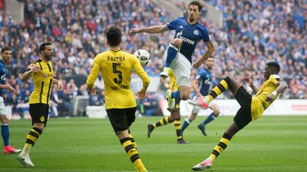 Immer wieder neue Seiten. Der Revierderby zwischen Schalke und Dortmund.