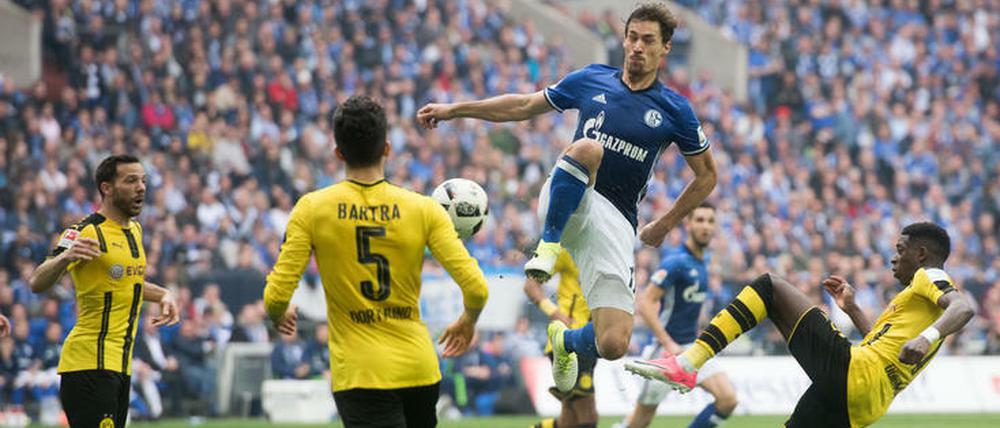 Immer wieder neue Seiten. Der Revierderby zwischen Schalke und Dortmund.